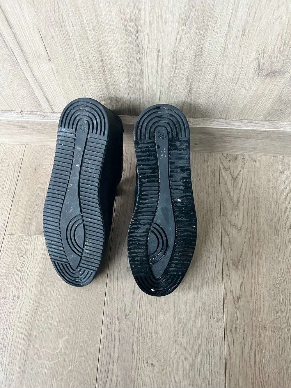 Filling Pieces minimal leather